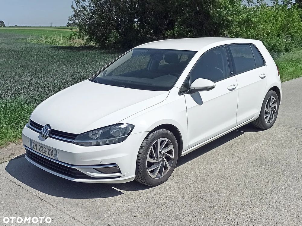 Volkswagen Golf - 1