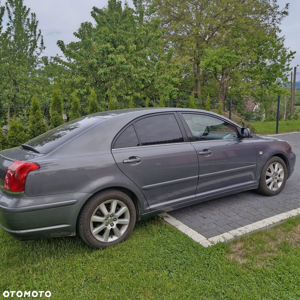 Toyota Avensis - 5