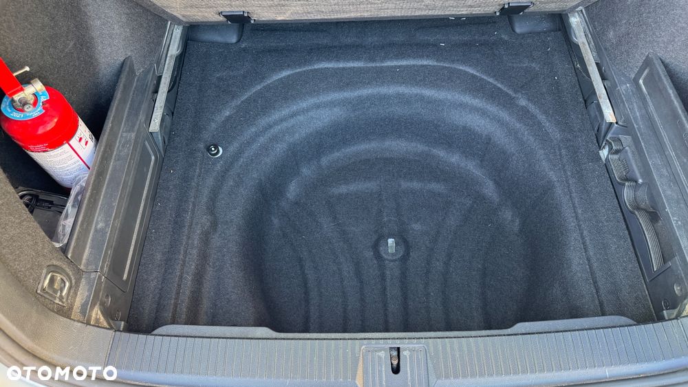 Volkswagen Passat - 15