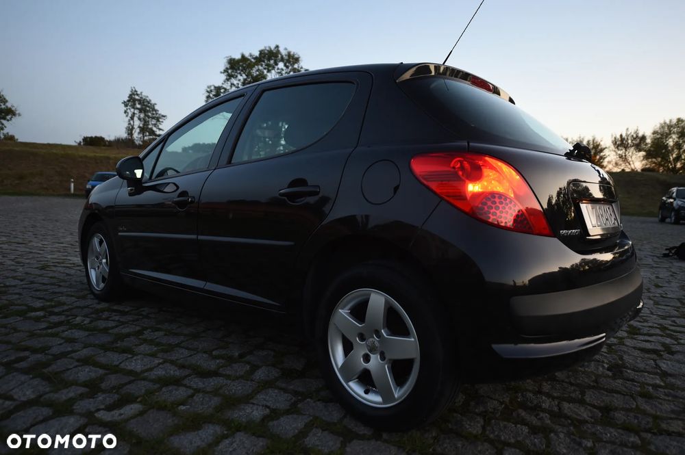 Peugeot 207 - 18