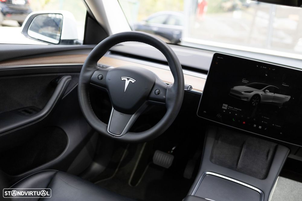 Tesla Model Y Standard RWD - 2