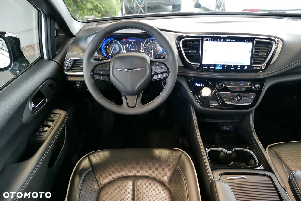 Chrysler Pacifica - 14