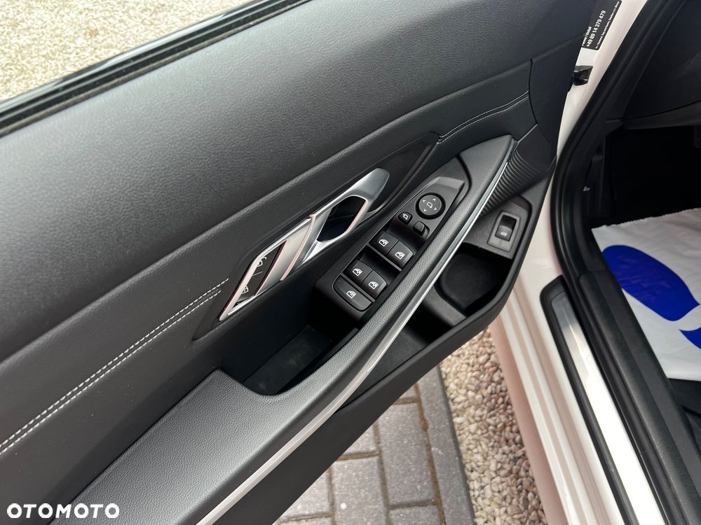 BMW Seria 3 320d xDrive Edition M Sport Shadow - 9