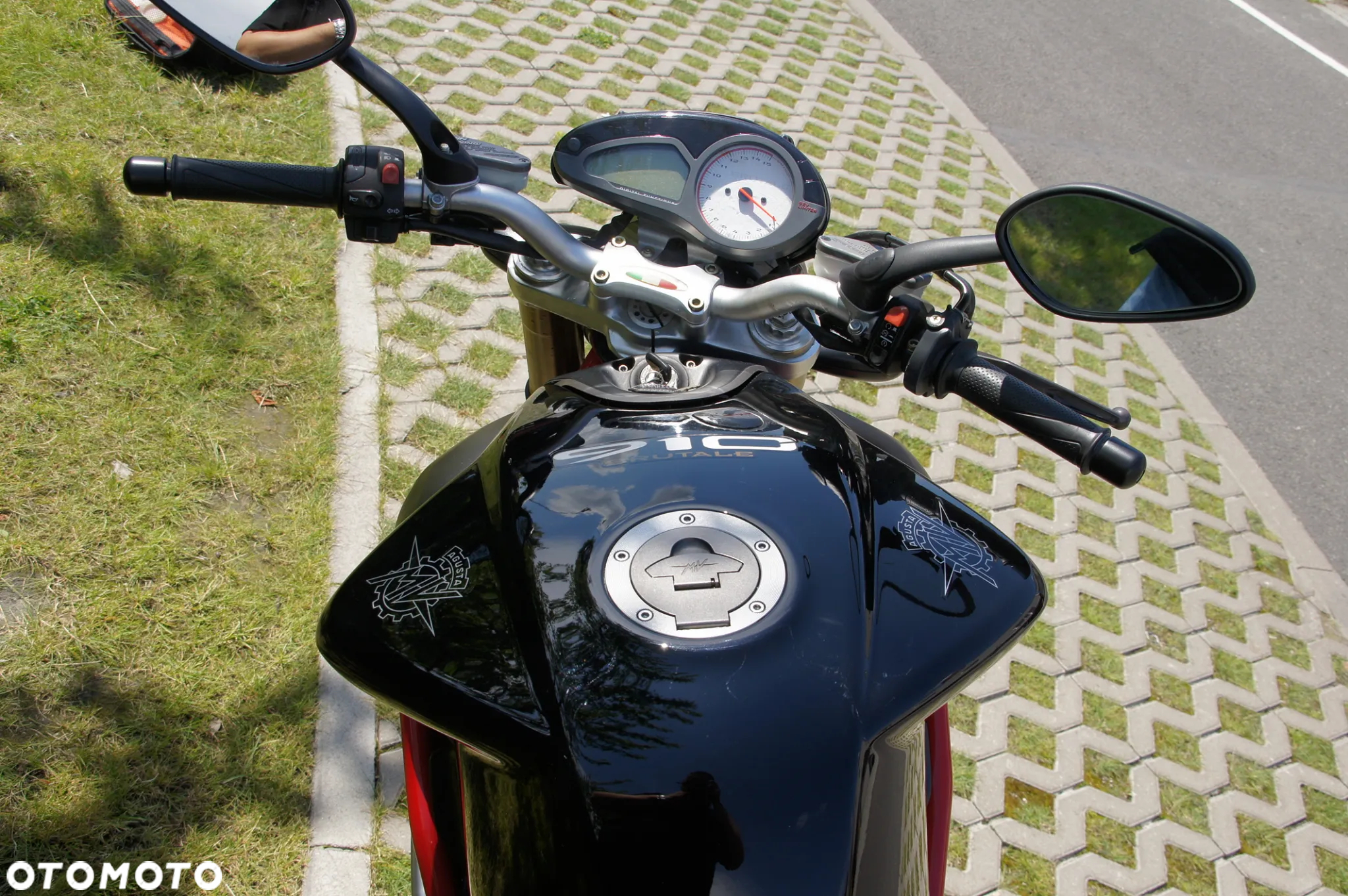 MV AGUSTA Brutale - 10
