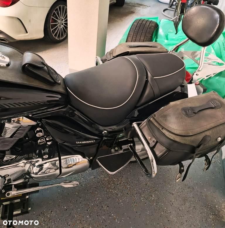 Suzuki Intruder - 3