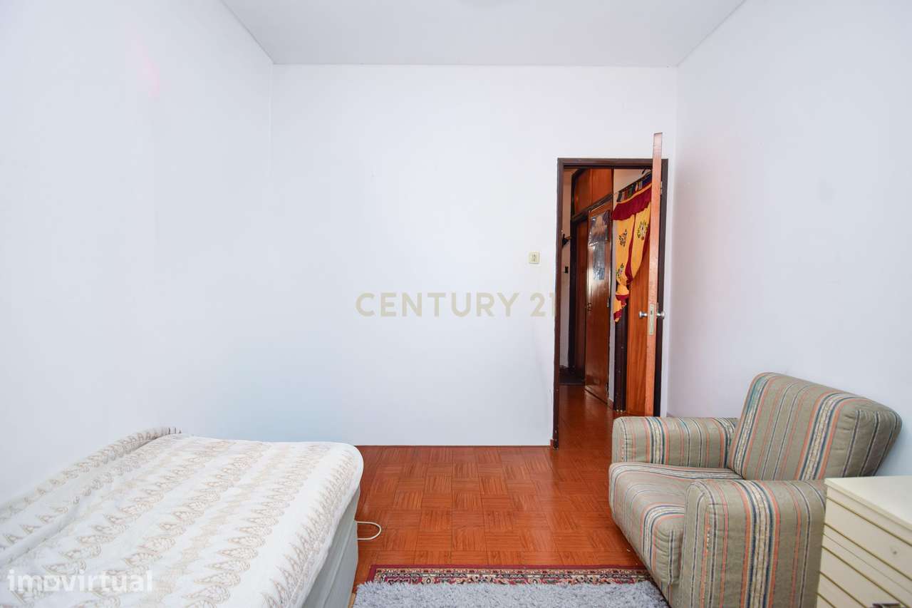 Apartamento T2 em zona central, inserido em prédio com 2 elevadores e - Grande imagem: 3/18