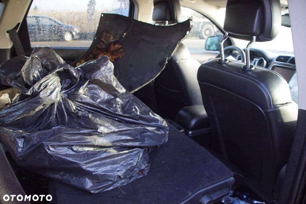 Auto na części - Fiat Freemont 2.0 MultiJet 140 KM 939B5000 C63563517 628 2014R Silnik Skrzynia Drzwi Błotnik Lusterko Zderzak Klapa Lampa Deska Kokpit Sterownik Moduł Czujnik Licznik Wyświetlacz Kierownica Panel - 16