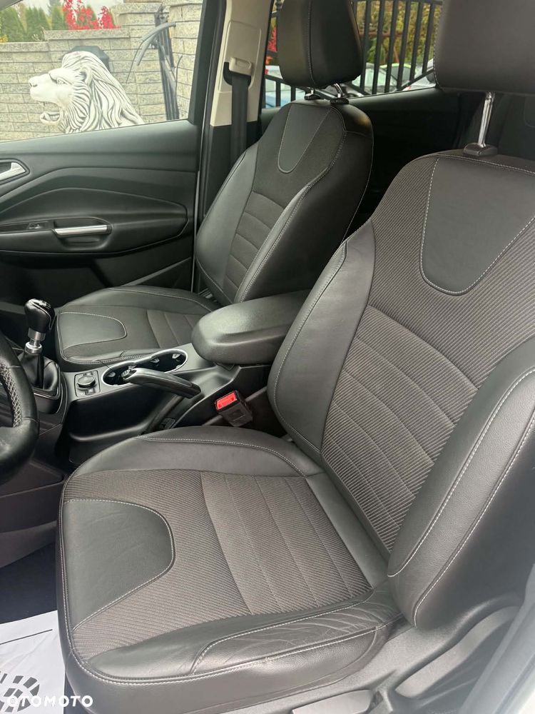 Ford Kuga - 12