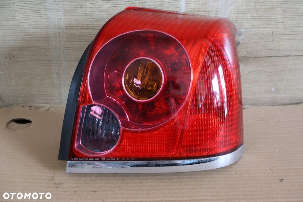 TOYOTA AVENSIS II T25 03-06 SEDAN LAMPA LEWA TYŁ TYLNA EUROPA - 1