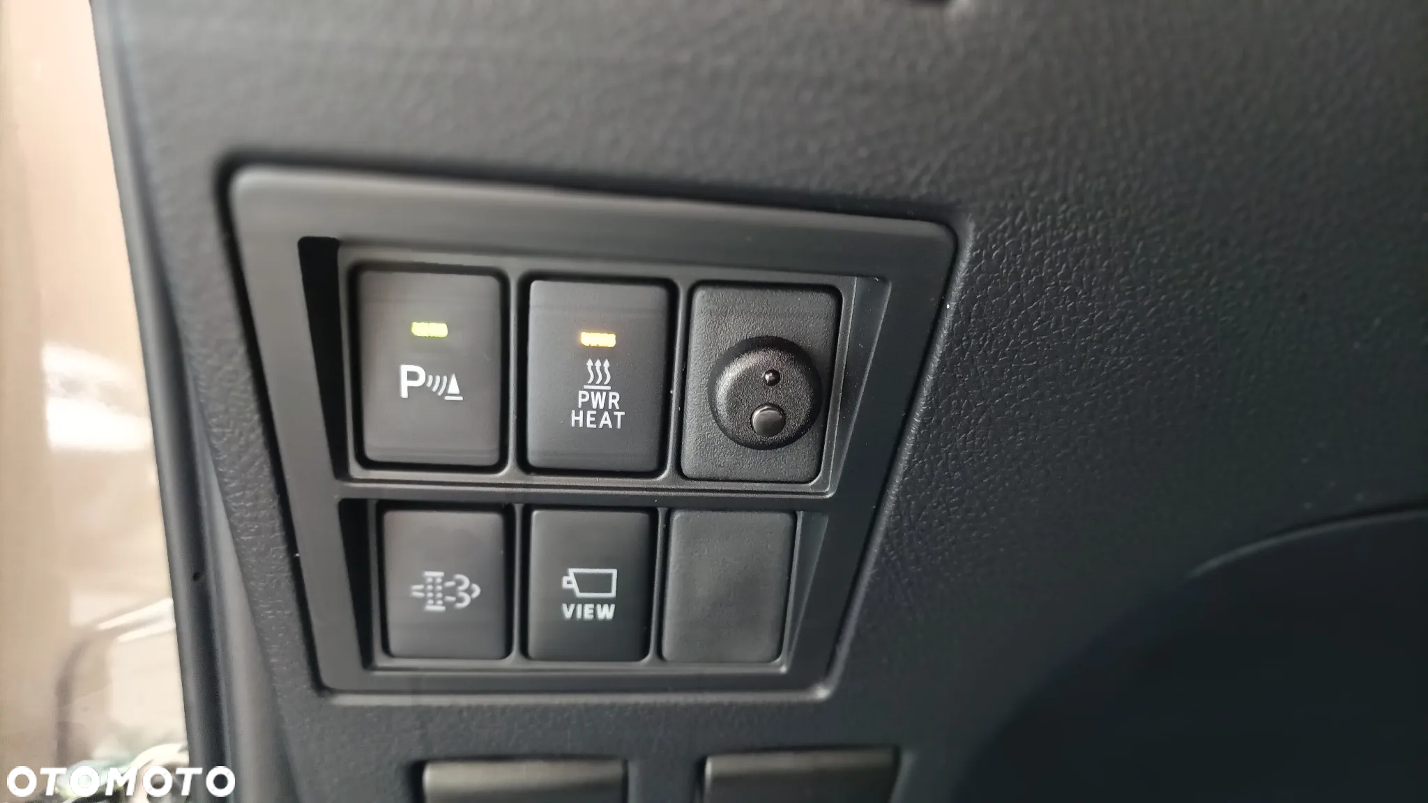 Toyota Hilux - 15