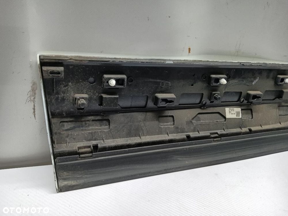 LISTWA DRZWI TYŁ TYLNA PRAWA VW TOUAREG III 760854950 - 8