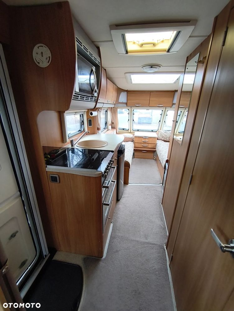 SWIFT CHARISMA 565 - 11