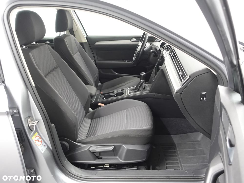 Volkswagen Passat - 25