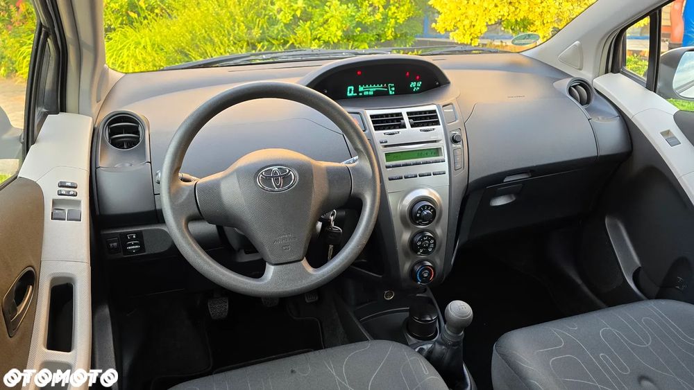 Toyota Yaris - 10