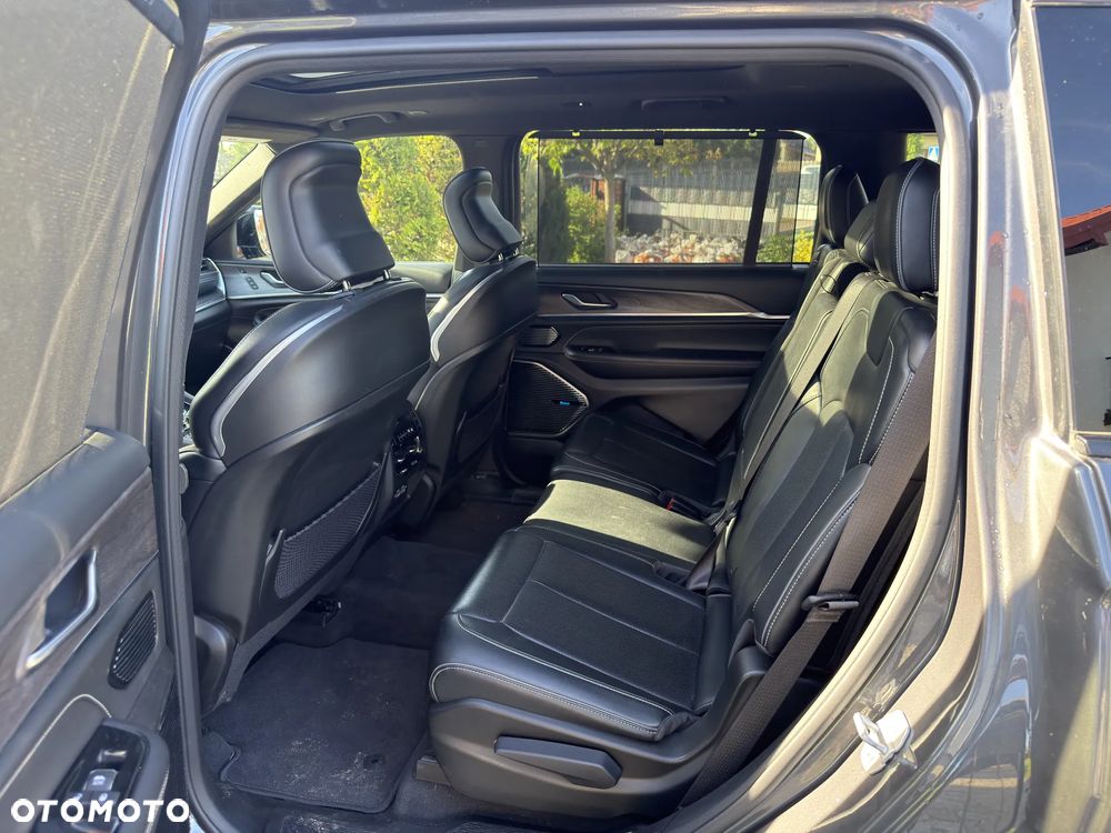 Jeep Grand Cherokee - 14