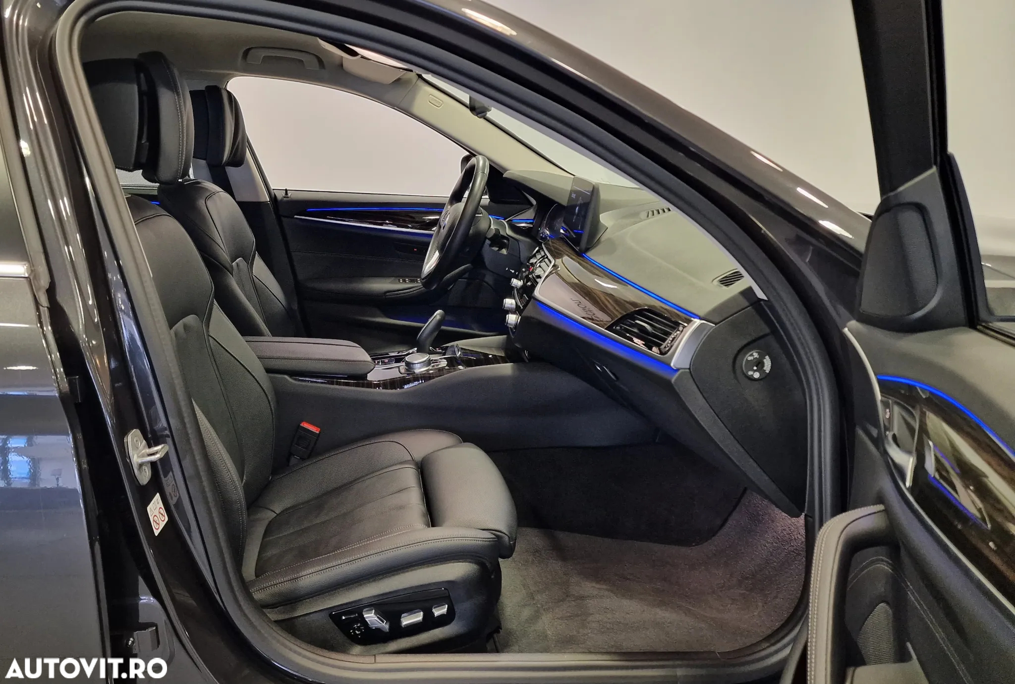 BMW Seria 5 530d xDrive AT MHEV - 12