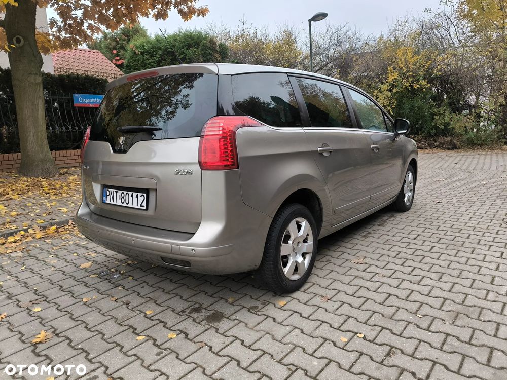 Peugeot 5008 2011 photo 4