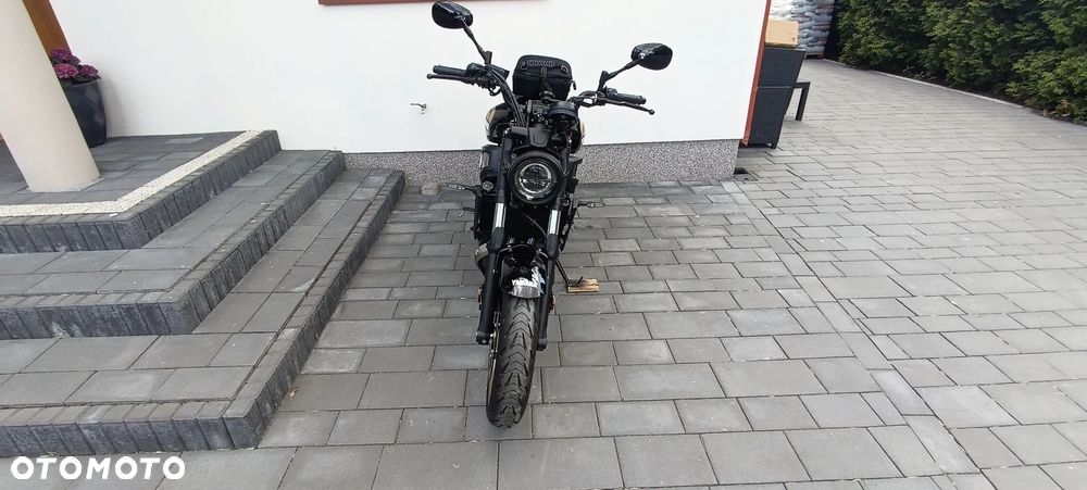 Yamaha XSR - 7