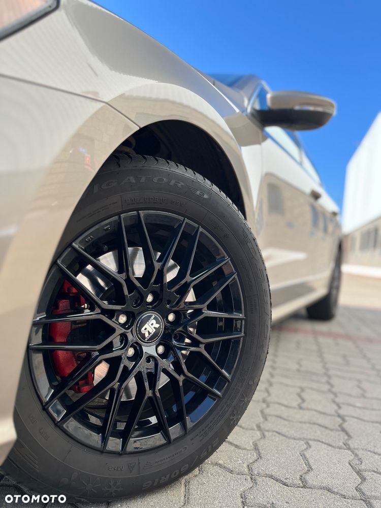 Volkswagen Passat 1.8 TSI (BlueMotion Technology) DSG Comfortline - 34