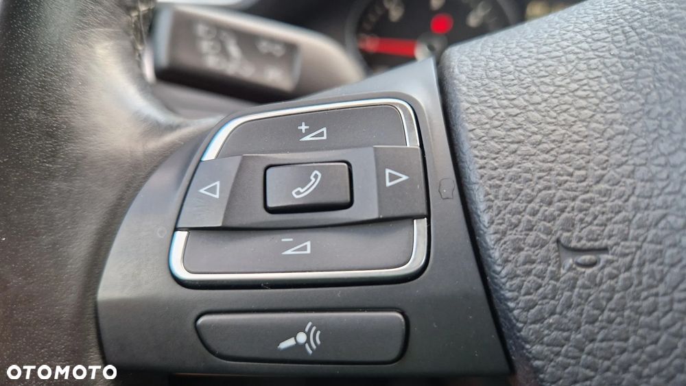 Volkswagen Passat 2.0 TDI Individual - 18