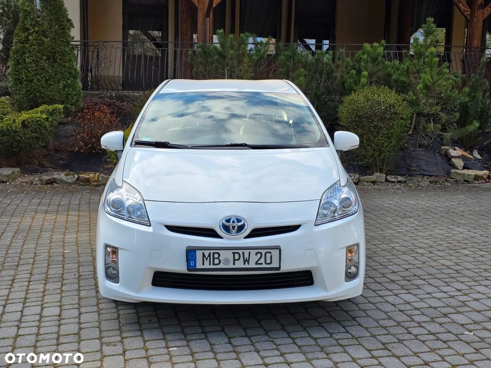 Toyota Prius (Hybrid) - 38