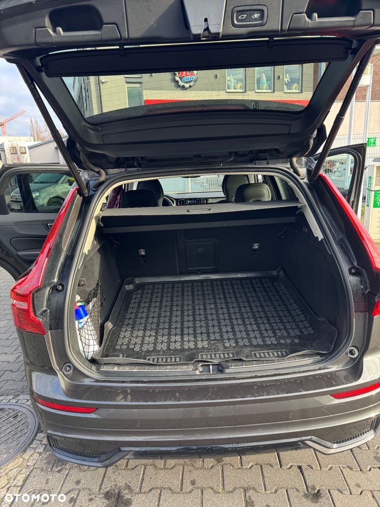 Volvo XC 60 B4 B Plus Dark - 16