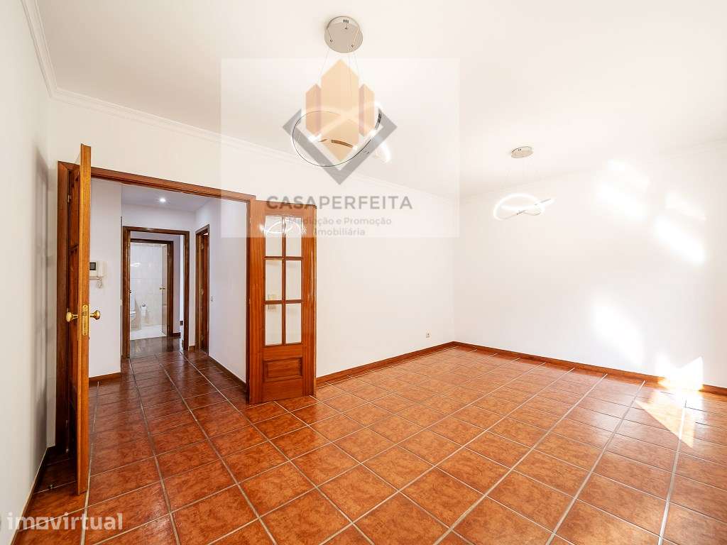 T2 de 2 Frentes Totalmente Renovado com Lugar de Garagem - Centro d... - Grande imagem: 5/31