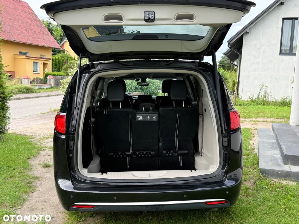 Chrysler Pacifica - 21