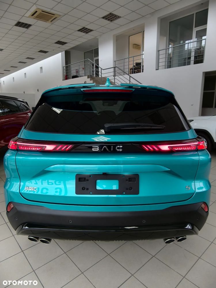 BAIC 5 - 5