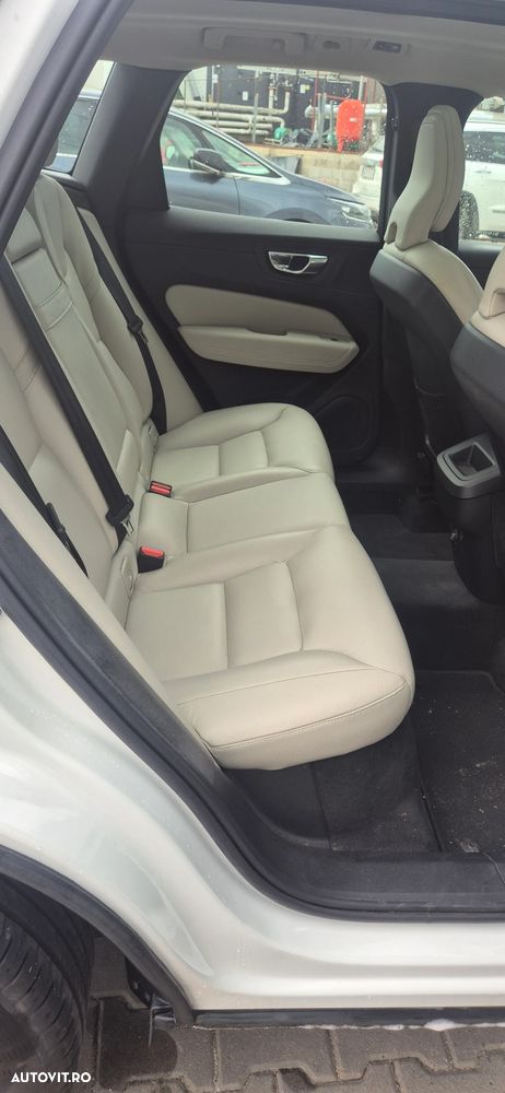Volvo XC 60 B4 MHEV AWD Momentum - 11