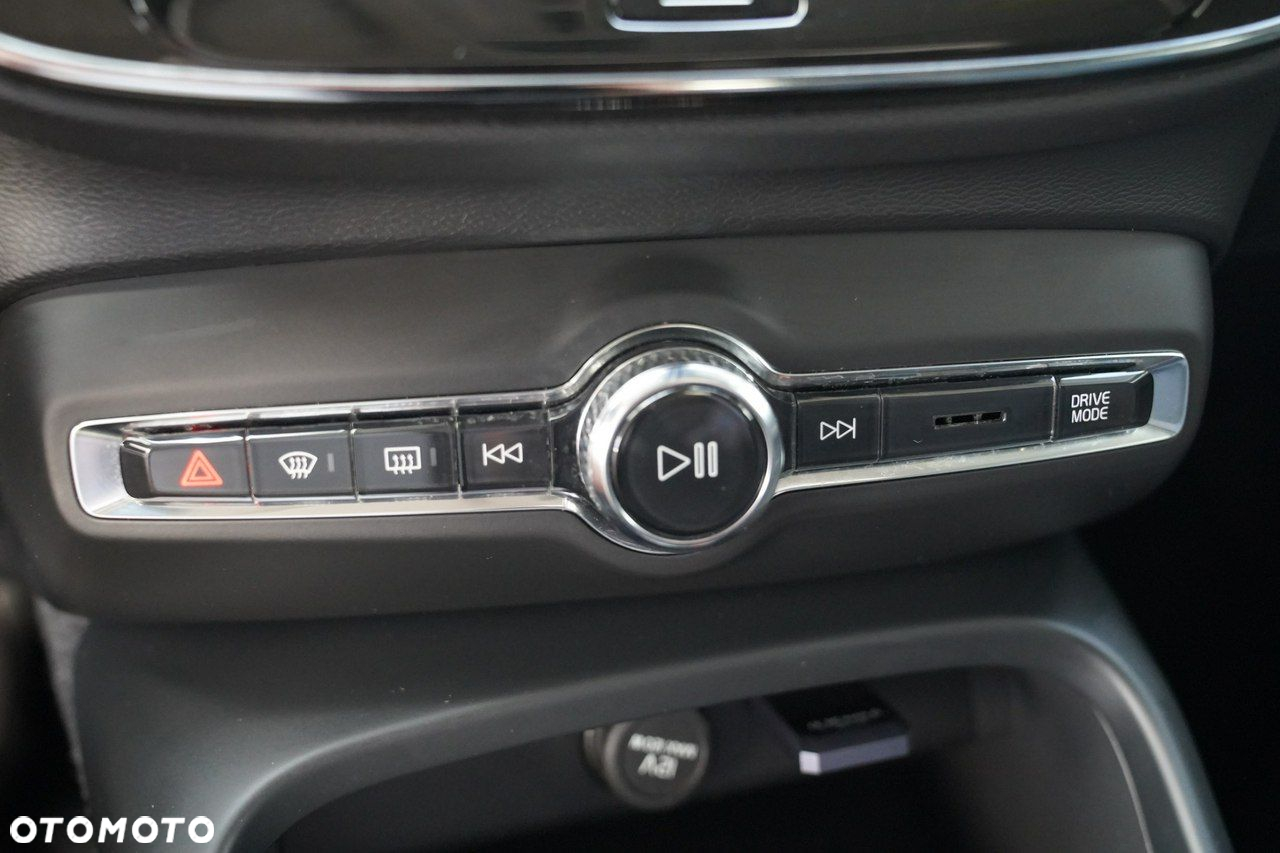 Volvo XC 40 - 35