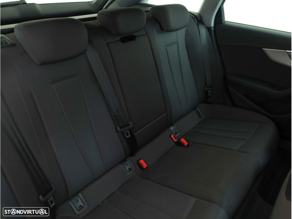 Audi A4 Avant 30 TDI Advanced S tronic - 27