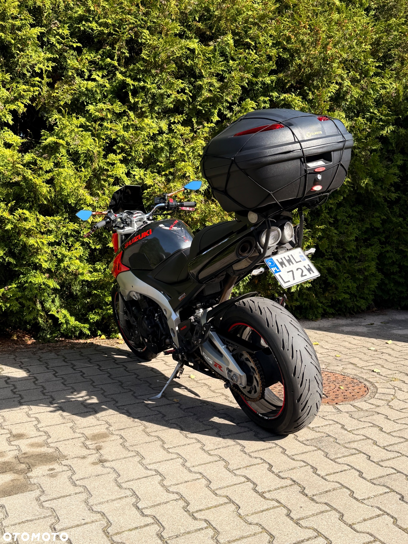 Suzuki GSR - 10