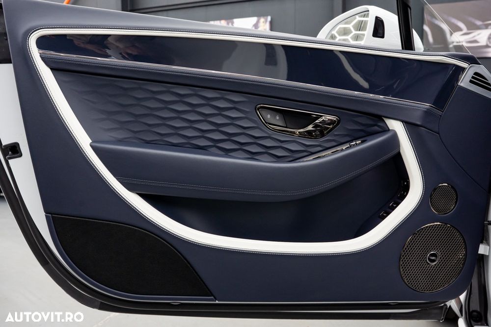 Bentley Continental GTC Speed - 38