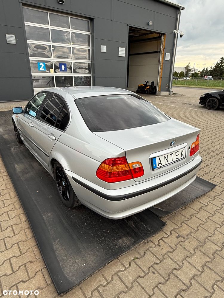 BMW Seria 3 320i - 8