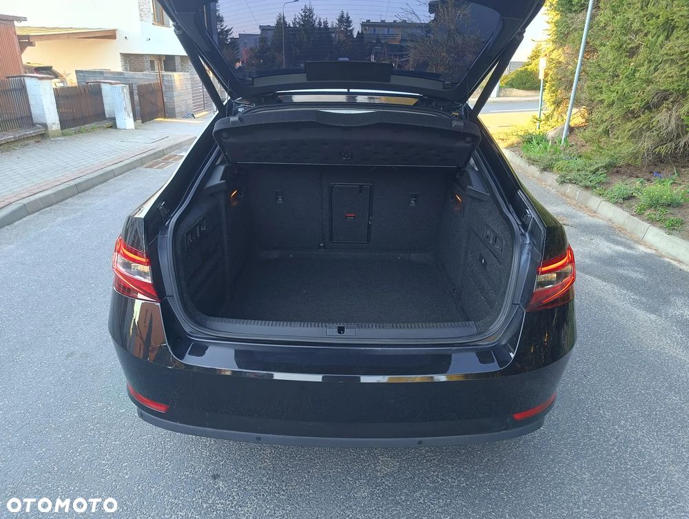 Skoda Superb 2.0 TDI DSG Premium Edition - 16