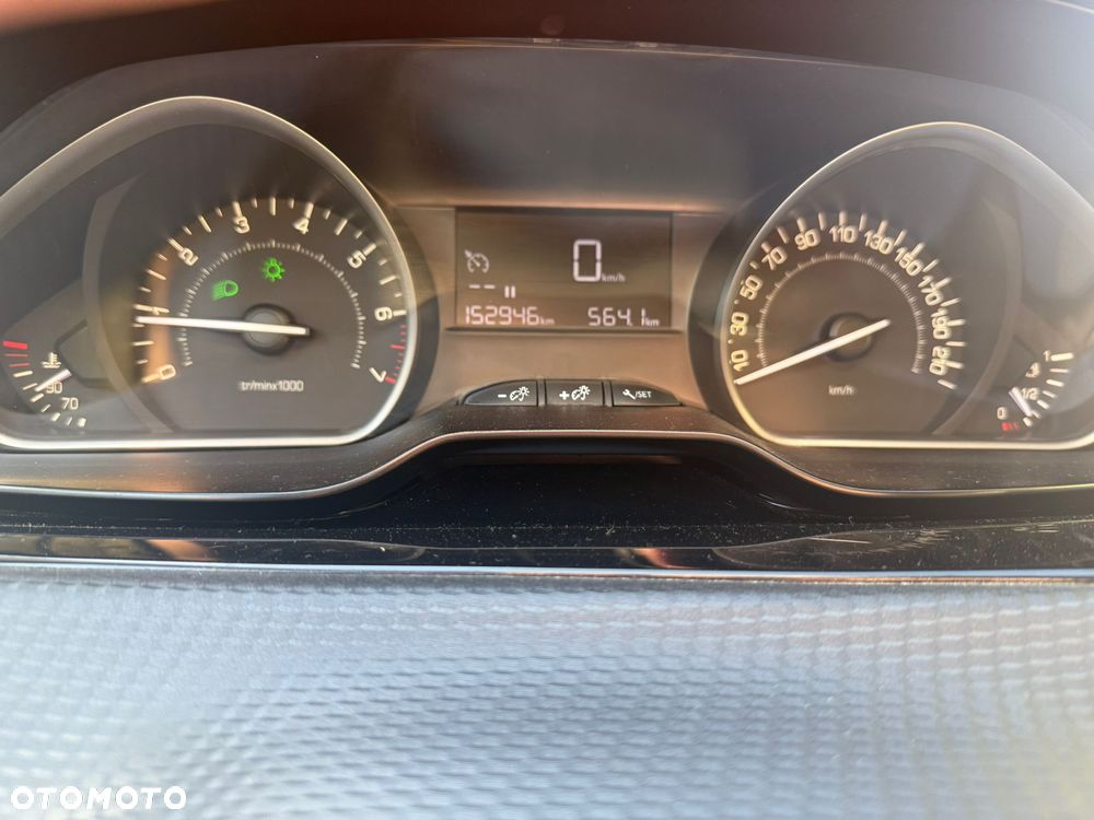 Peugeot 208 1.2 PureTech Style - 12