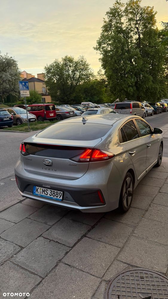 Hyundai IONIQ Hybrid Platinum - 4