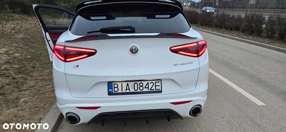 Alfa Romeo Stelvio 2.0 Turbo 16V AT8-Q4 Ti - 14