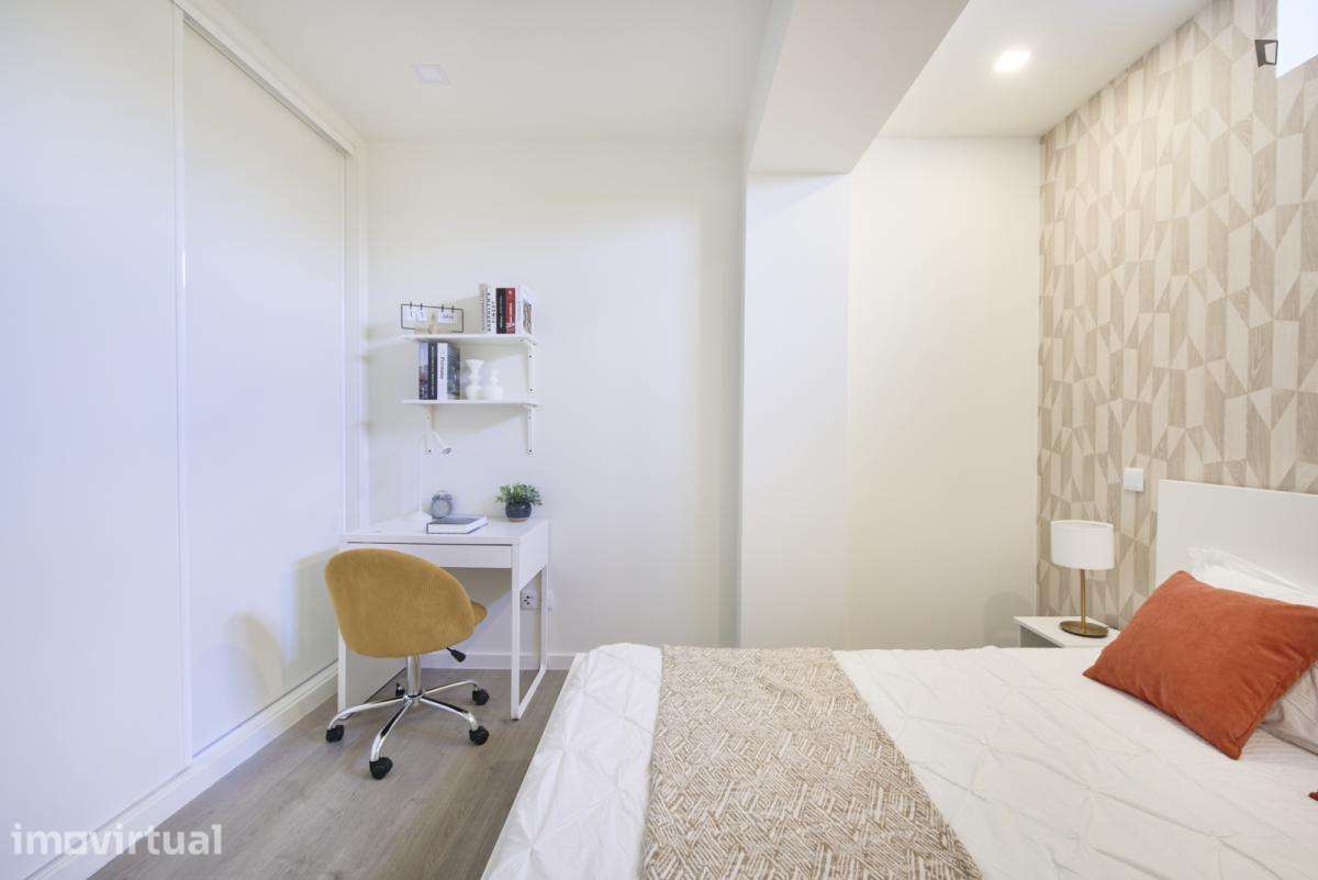 Quarto - localizado em Roma-Areeiro Lisbon - Grande imagem: 4/36