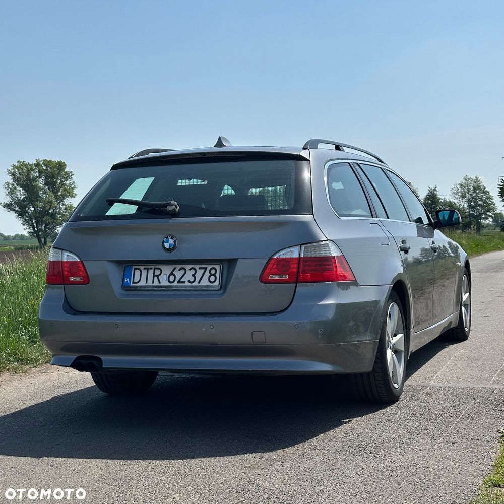 BMW Seria 5 525xi - 4