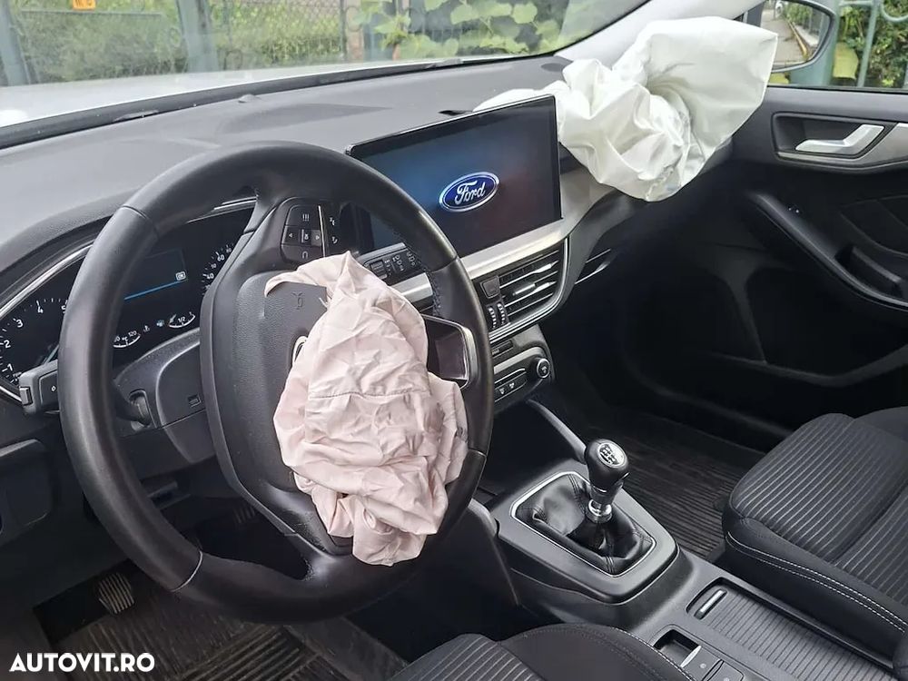 Ford Focus 1.0 EcoBoost Titanium - 4