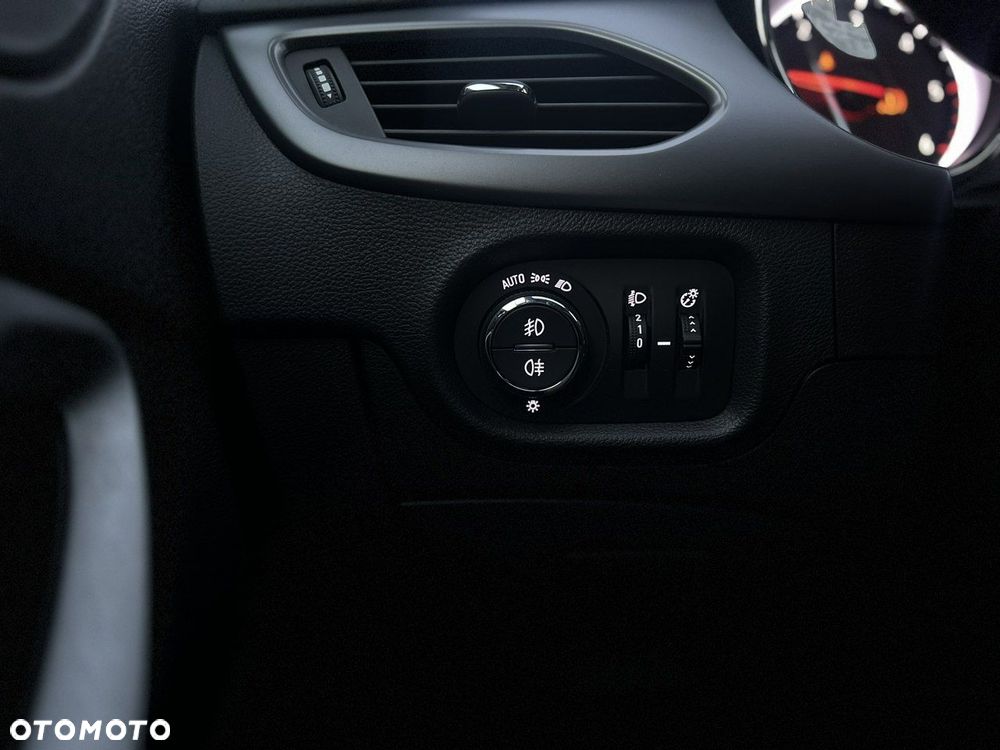 Opel Astra 1.6 CDTI Dynamic S&S - 25