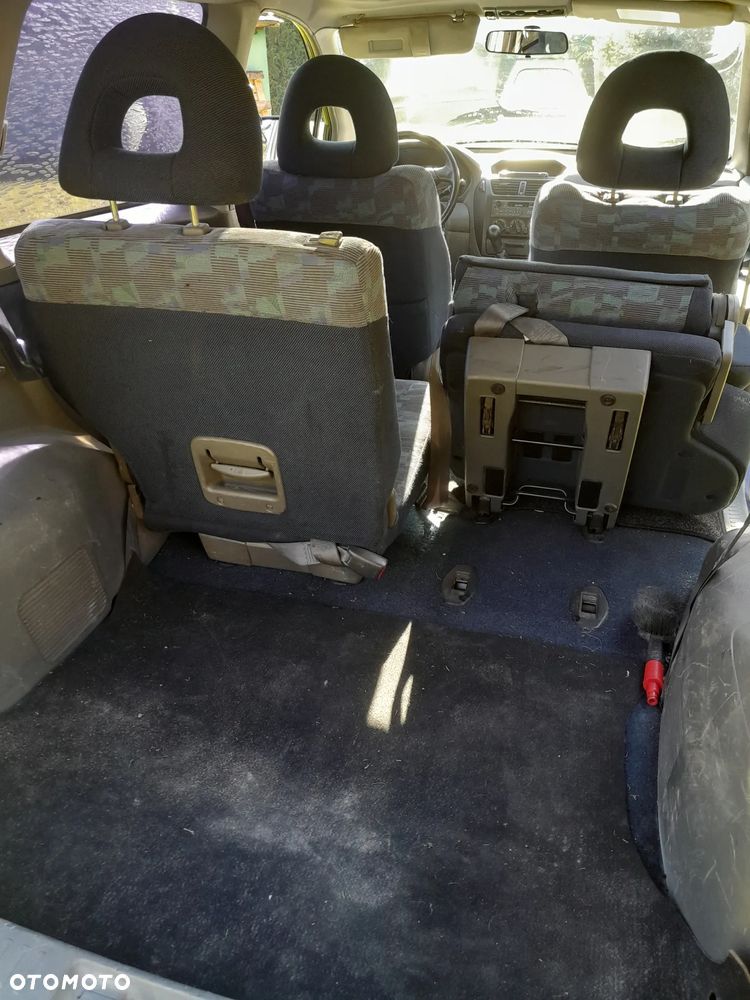 Mitsubishi Space Runner - 8