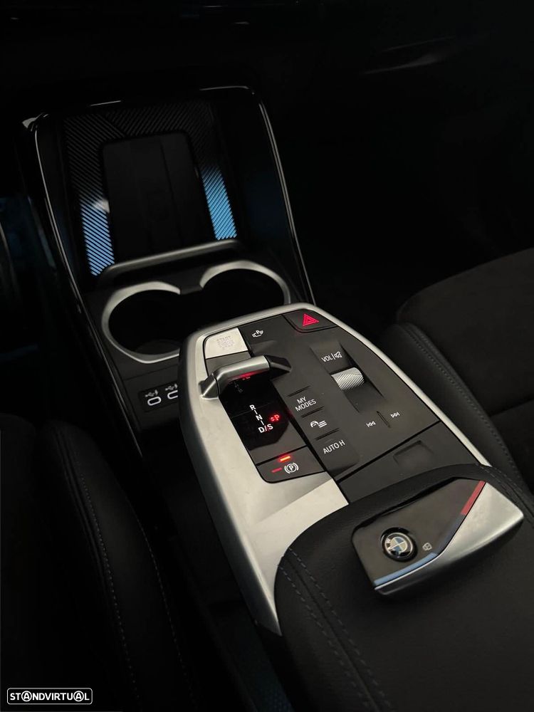 BMW iX1 xDrive30 M Sport Pack - 13