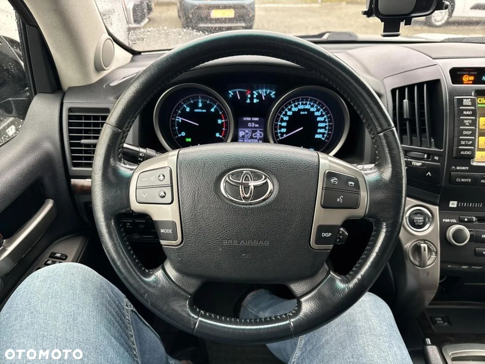 Toyota Land Cruiser - 22