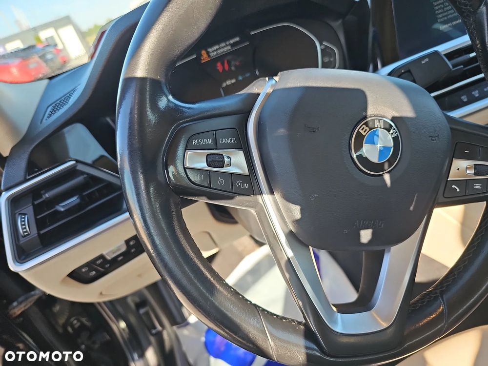 BMW Seria 3 330e Sport Line - 17