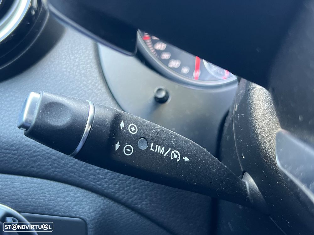 Mercedes-Benz CLA 220 d Shooting Brake AMG Line Aut. - 44