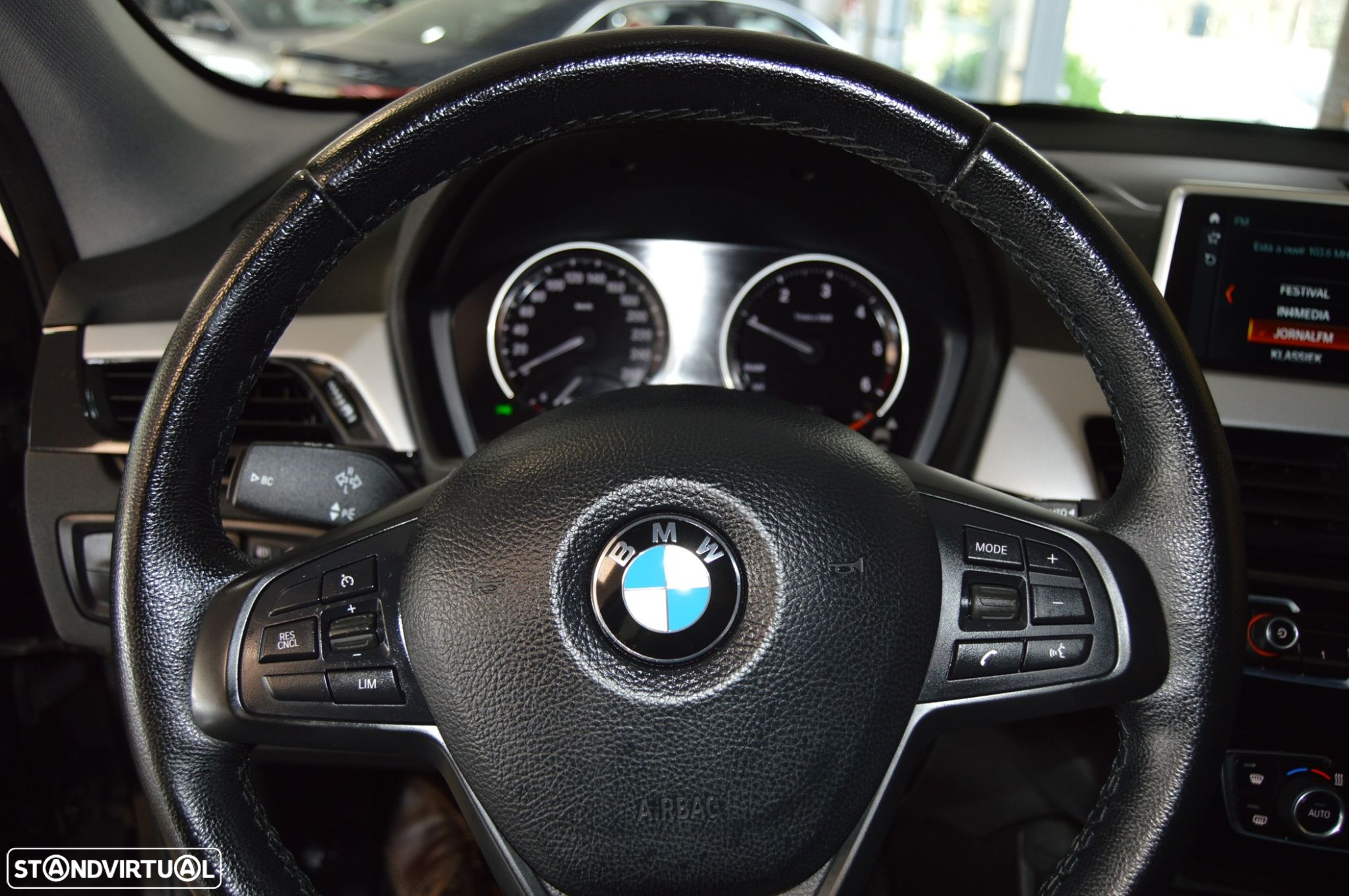 BMW X1 16 d sDrive Advantage - 29