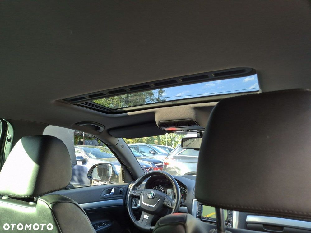 Skoda Octavia Combi 2.0 TDI CR DPF DSG RS - 30